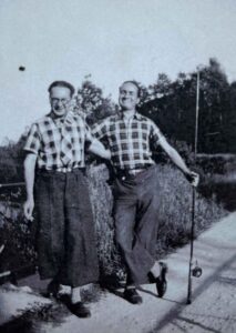 Yvan Gallé (à droite) avec son frère - partie de pêche - vers 1930